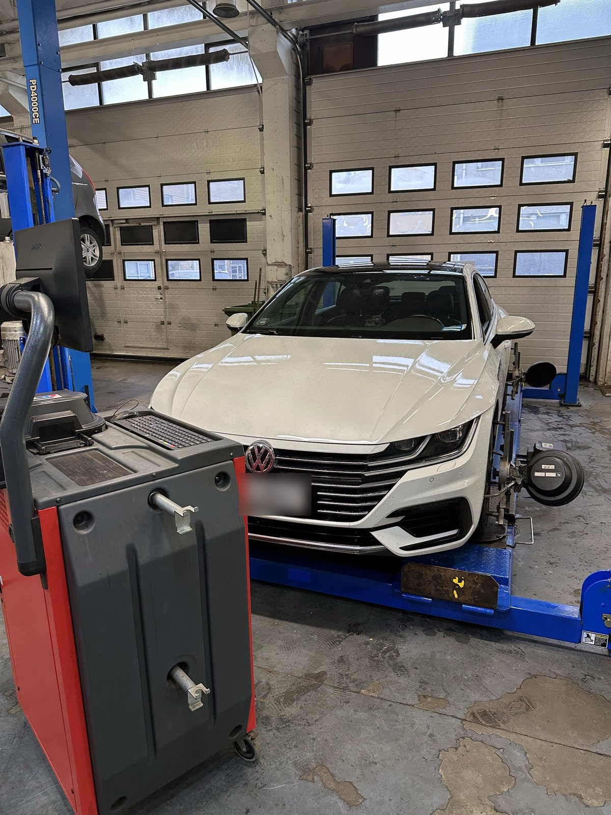 3D-развал-схождение в автосервисе Primpex — автомобиль на стенде