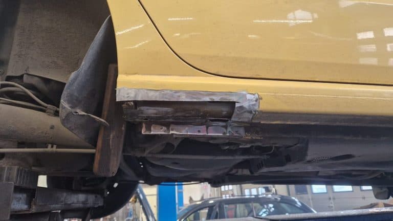 Uusi pelti sovitettu ja hitsattu kynnykseen